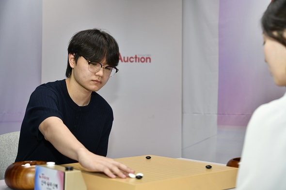 윤서원, 김경은 꺾고 4연승… 신예팀 선두 질주